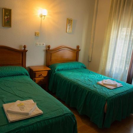Hostal Lamalonga Hotel มาดริด ภายนอก รูปภาพ