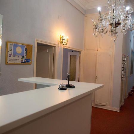Hostal Lamalonga Hotel มาดริด ภายนอก รูปภาพ