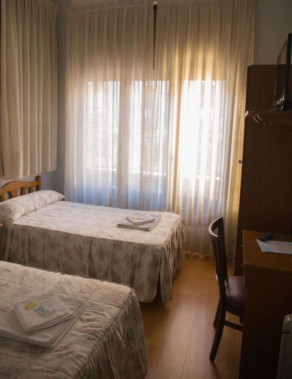 Hostal Lamalonga Hotel มาดริด ภายนอก รูปภาพ