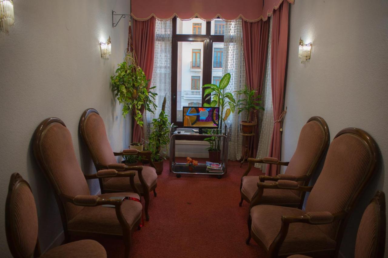 Hostal Lamalonga Hotel มาดริด ภายนอก รูปภาพ