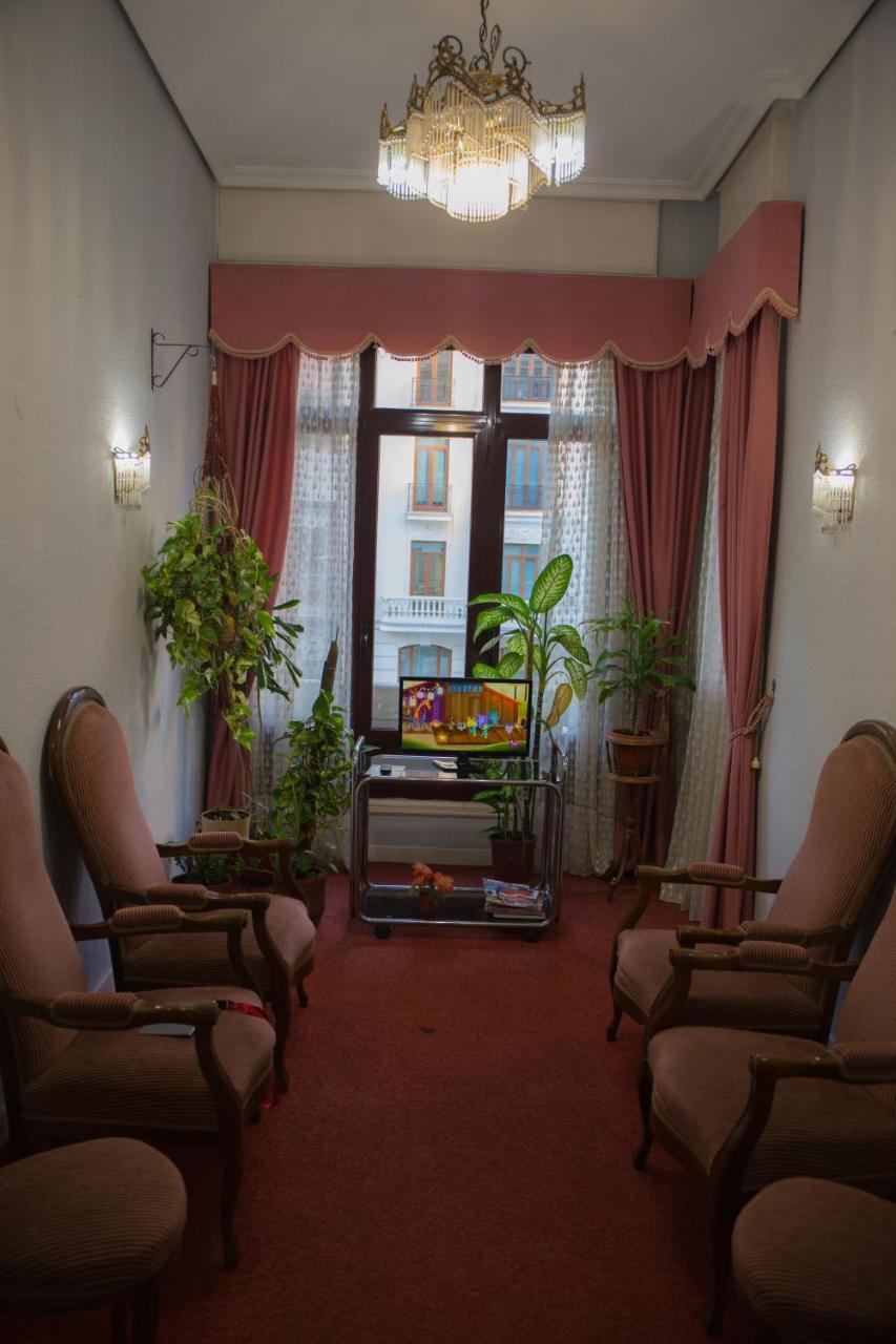 Hostal Lamalonga Hotel มาดริด ภายนอก รูปภาพ