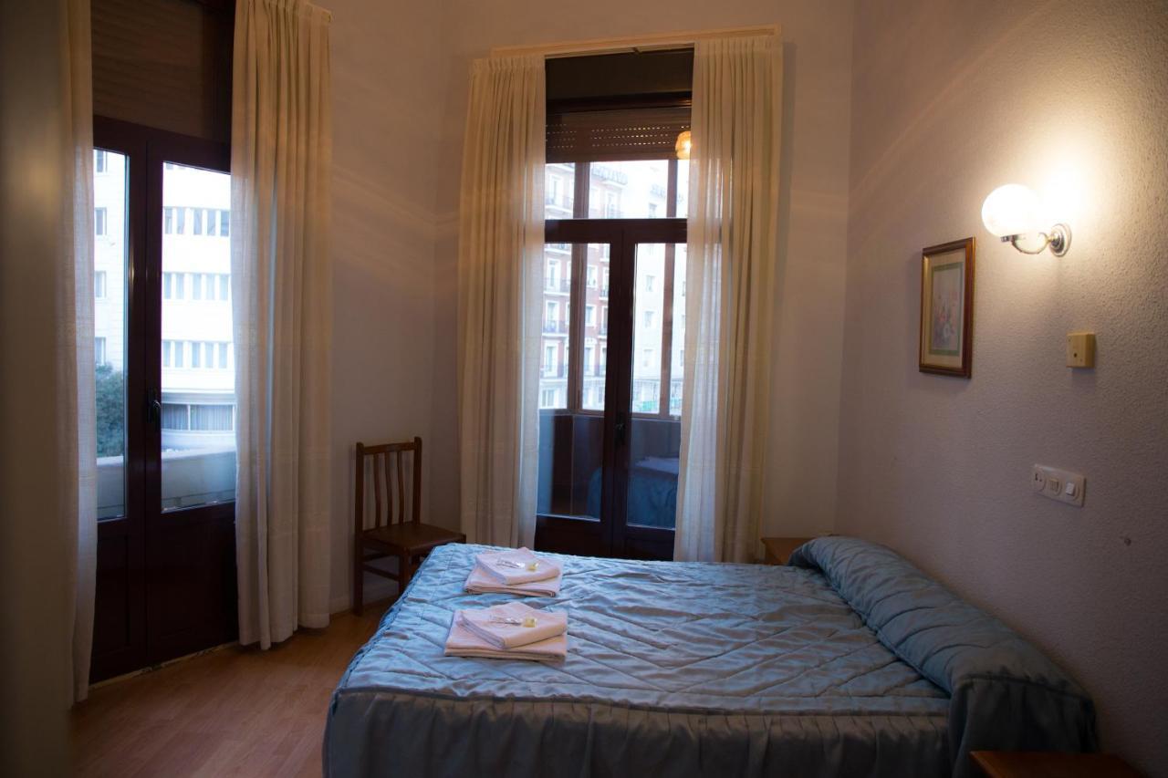 Hostal Lamalonga Hotel มาดริด ภายนอก รูปภาพ